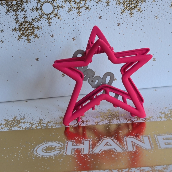 Chanel - Picture 3 of 4